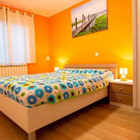 Apartment Sandro Pula